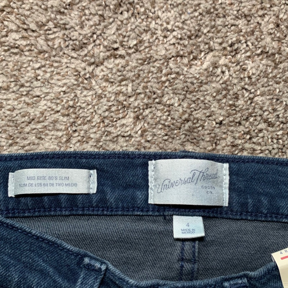 Universal Thread Womens 80s Slim Mid Rise Jeans Dark Wash Button Fly Size 4 Reg - Picture 2 of 7